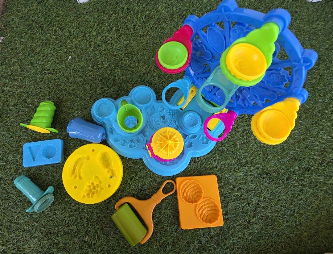 Play doh Molder (Category: Kids Toys) located in Santa Rosa. Submitted by ronalyn0321 (Listing ID 1443173394, Image 2). Description: Take all set 400 Can ship via J&t.