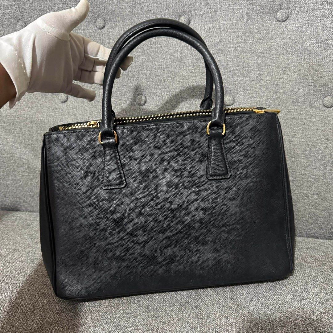 Prada Saffiano Leather With Sling (Category: Luxury Bags & Wallets) located in Madrid. Submitted by jhunaceee (Listing ID 1443126298, Image 2). Description: Nego Excellent condition No issue Kayo na bahala.
