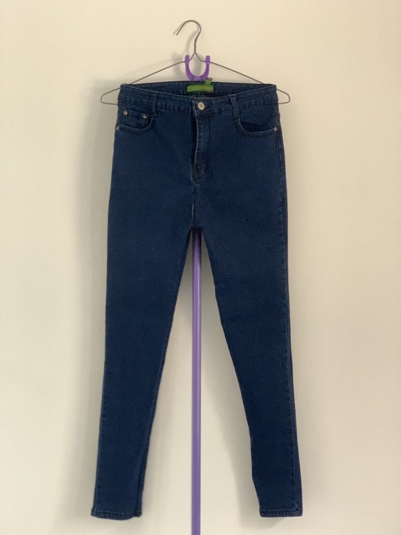 [PRELOVED] Skinny Fit Jeans (Category: Jeans) located in Taguig. Submitted by samreigm (Listing ID 1443200923, Image 2). Description: PRODUCT DESCRIPTION: 🏷️ waist: 27" - 28" 🏷️ length: 36" 🏷️ color: dark blue 🏷️ issue/s: NO ISSUE MOP FOR DELIVERY: 🏷️ GCash, Maya, Bank Transfer (❗PAYMENT FIRST POLICY❗) MOP FOR MEET-UP: 🏷️ Cash 🏷️ GCash, Maya, Bank Transfer ----- Note: ACTUAL PRODUCT COLOR MAY VARY FROM THE IMAGES SHOWN DUE TO CAMERA QUALIT