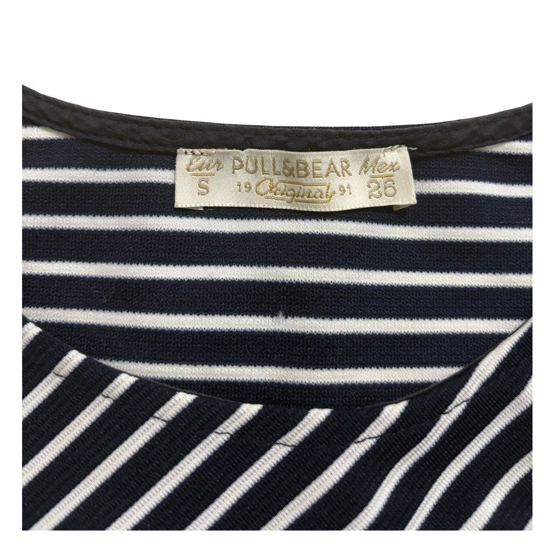 Pull & Bear Striped Cropped Sleeveless Top Size S (Category: Sleeveless) located in Pasay City. Submitted by cloudeclutters (Listing ID 1443287661, Image 2). Description: 🌸 Fits XS-S 🌸 Payment first, No COD 🌸 Payment thru Gcash 🌸 Delivery thru J&T/Lalamove. I'm located at pasay Guaranteed that what you see is what you get.