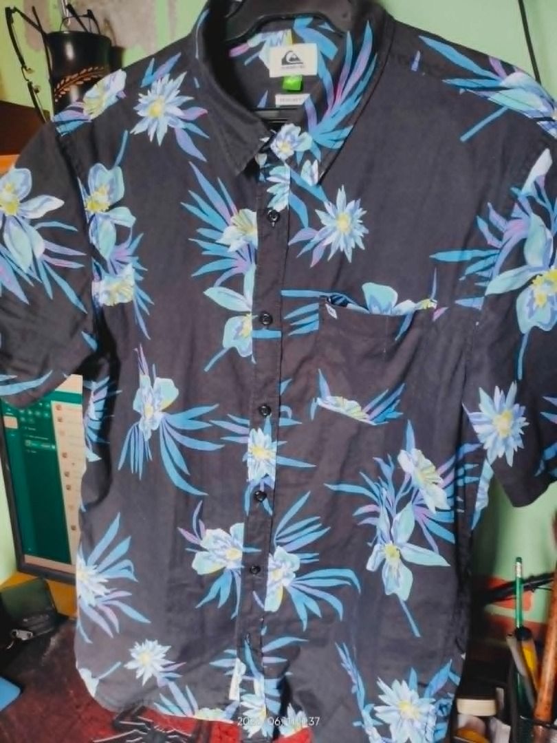 Quiksilver Men's Short Sleeve Button Up Shirt (Category: Tshirts & Polo Shirts ) located in Quezon City. Submitted by lazy_edzeey (Listing ID 1443225230, Image 1). Description: - For Only P 599 - Very Good Condition - Dimes : W 19 L 28.5 - OG Price P 2970 ( I still have the TAG PRICE ) - Quicksilver short sleeve button-up shirt - Features a stylish all-over floral print - Designed for a regular fit .
