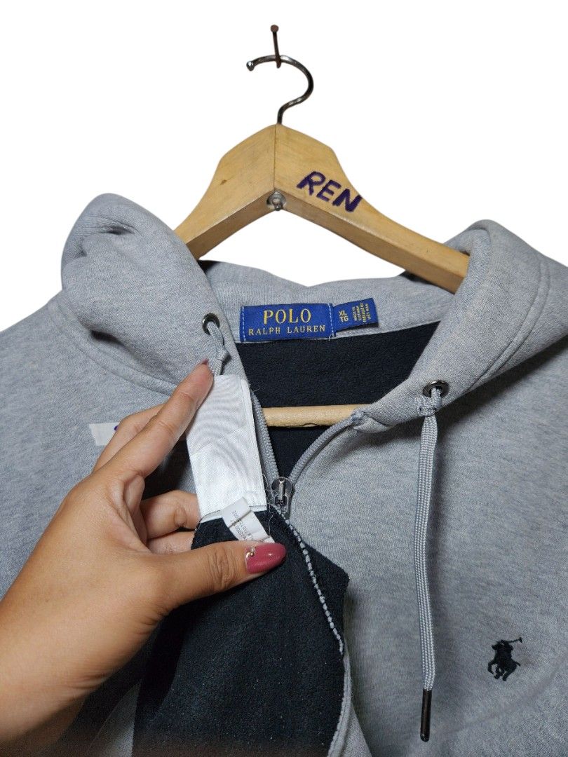 RALPH LAUREN GREY HOODIE (Category: Coats, Jackets and Outerwear) located in Catarman. Submitted by ren_yoo (Listing ID 1443278954, Image 3). Description: RL Grey Hoodie Xl on Tag 26 x 28 Condition 9/10 Color 9.5/10 Issue: Ribbings and dirts Need wash.