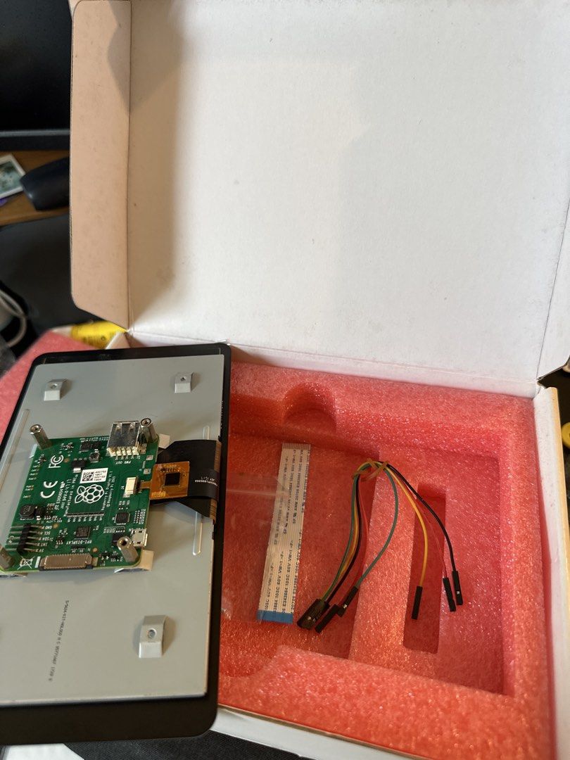 Raspberry Pi 7" Touchscreen Display with Accessories479121850279536642