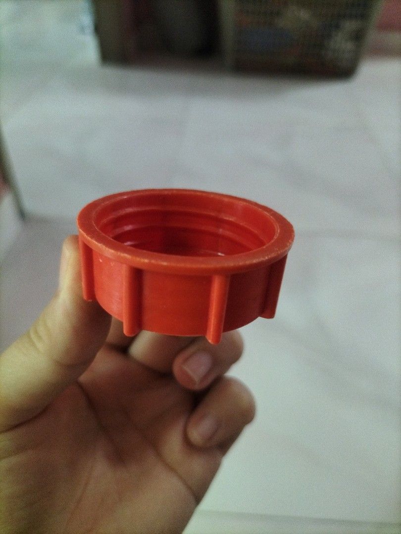 Red Plastic Screw Cap479177551119667200