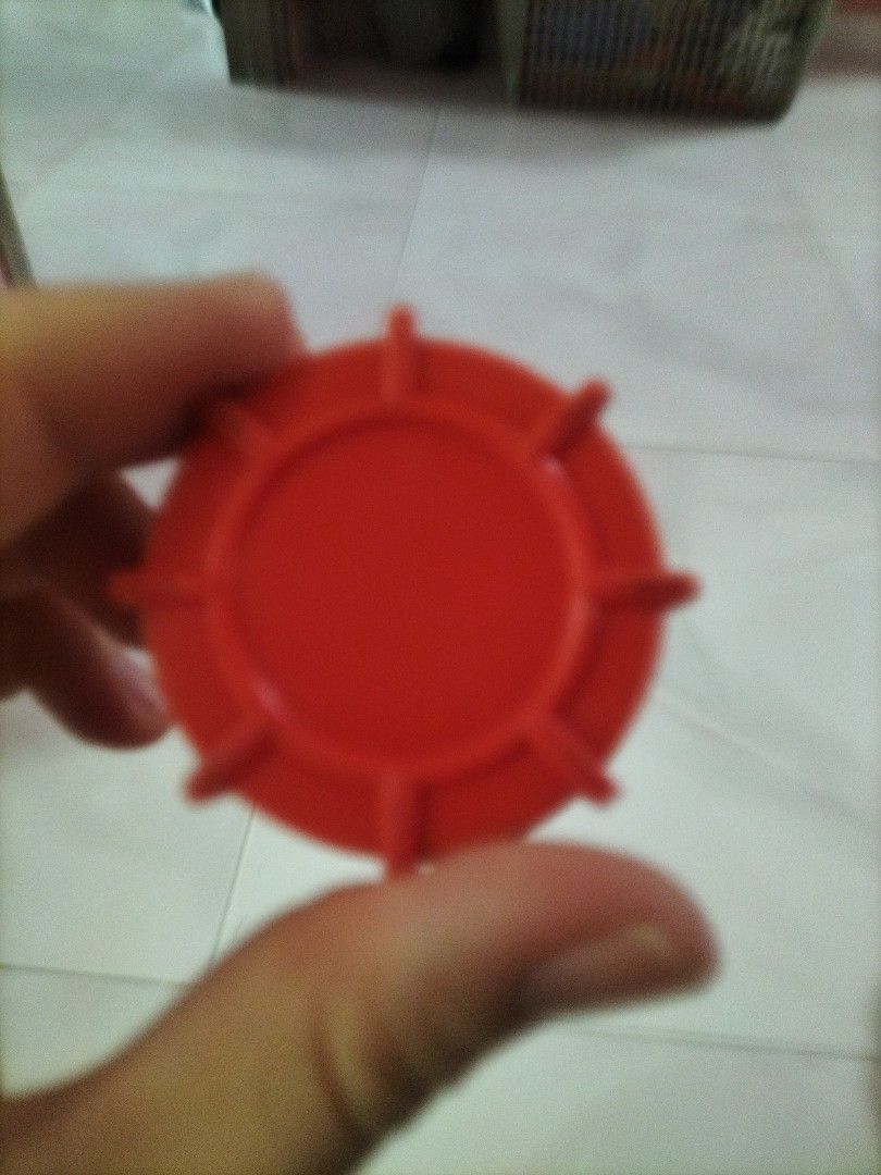 Red Plastic Screw Cap479177551119667201
