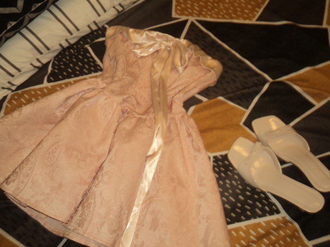 Relinas Strapless Pink Brocade Mini Dress (Category: Dresses) located in Manila. Submitted by kyotimoby (Listing ID 1443219215, Image 2). Description: - Pink strapless mini dress - Elegant brocade pattern - Satin bow detail at the bust - Ribbon tie for adjustable fit - Voluminous balloon-shaped skirt - Ideal for parties and special occasions - Pair with heels for a complete party look.