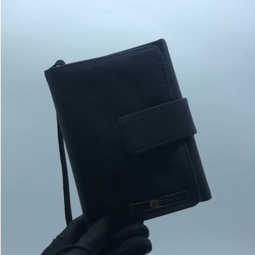 SAMSONITE NYLON BLACK WALLET (Category: Luxury Bags & Wallets) located in Taguig. Submitted by ecoring.ph (Listing ID 1443231130, Image 1). Description: ◆CONDITION: B- ◆DESCRIPTIONS: (Other defects/info:) OUTER: The body of the wallet is stained, dirty, moldy, and shows visible signs of use. INNER: The inside of the wallet is also stained, dirty, and creased, and there is an interior slot with fraying stitches. The clear photo slot of the wallet 