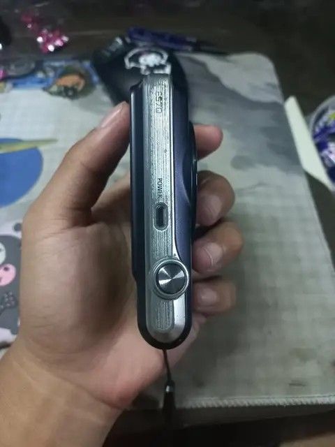 Samsung ES70 12MP Digital Camera (Category: Cameras) located in Manila. Submitted by lilphum (Listing ID 1443220294, Image 3). Description: Negotiable pa sa price, u can see naman sa picture ang issue and beside that wala na unit only nalang (camera) wala na pong battery natuluyan na nasira.