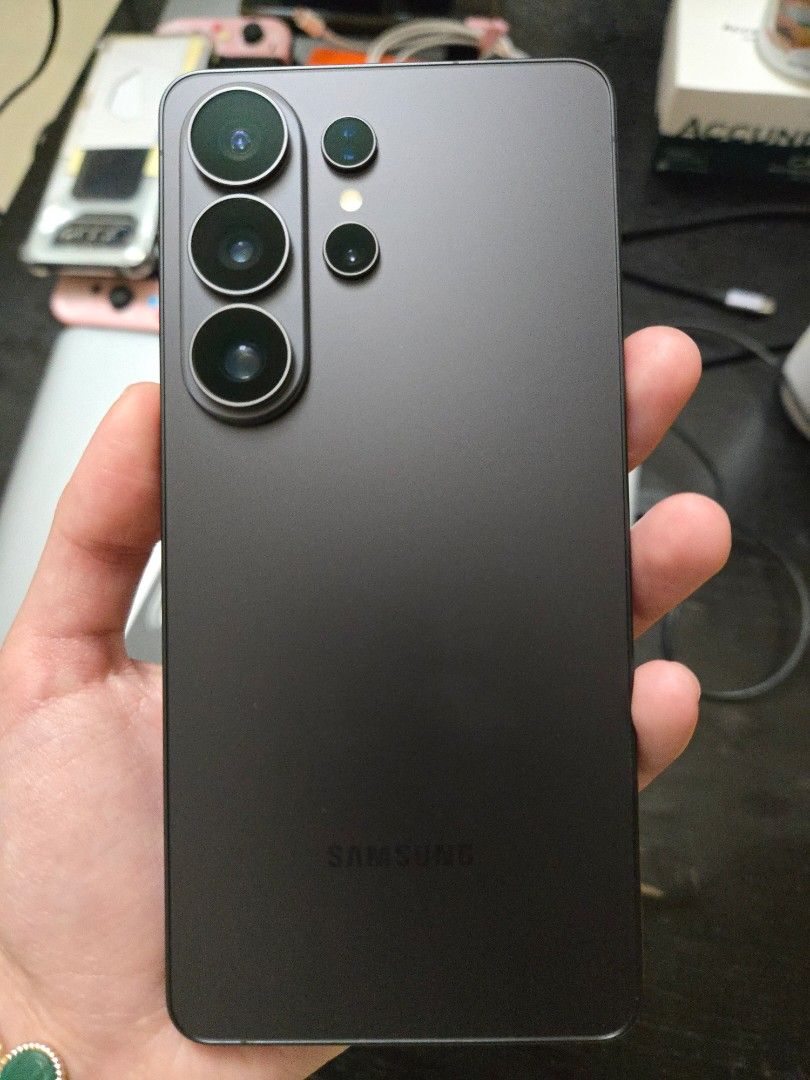 Samsung S26 Ultra 512GB Black (Category: Samsung) located in Manila. Submitted by sunkissed.princess (Listing ID 1443299151, Image 2). Description: FOR SALE Samsung S26 Ultra 512GB (Black) 101,000 original price in Samsung LIKE NEW - used for only 2 days; opened June 10 - Complete Standard package - Open line - Comes with Spigen Ultra Hybrid Magfit case and Spigen screen protector - With receipt from Samsung - Bought from Samsung PH (Power Tab Ga