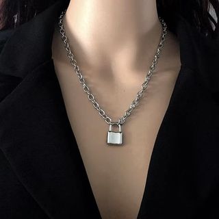 (Category: ) located in . Submitted by bellezapparel (Listing ID 1443238794, Image 1). Description: .