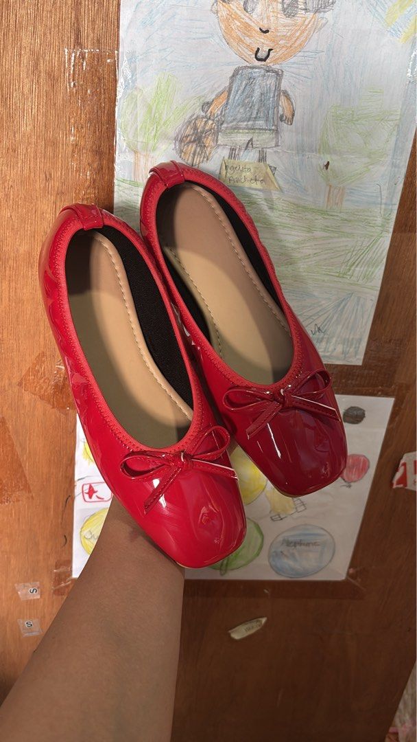 Size 6 red flat shoes (Category: Flats & Sandals) located in Marikina City. Submitted by joanneariate (Listing ID 1443250046, Image 1). Description: Brand new Size 6 True to size.