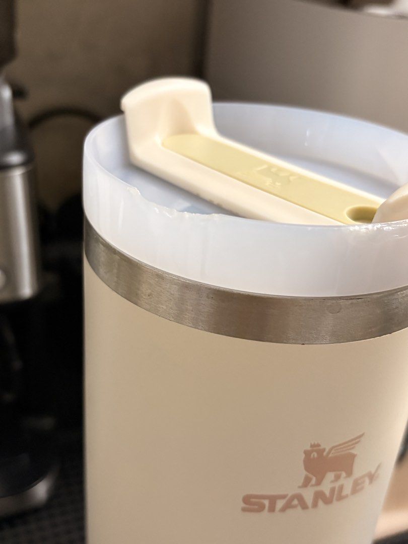 Stanley Tumbler (Category: Water Bottles & Tumblers) located in Mandaluyong City. Submitted by boopiefinds (Listing ID 1443304220, Image 3). Description: The thing that slides on the lid is loose.