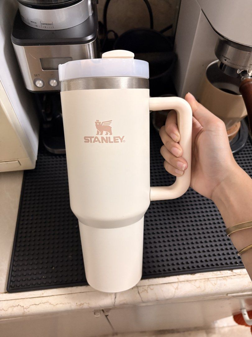 Stanley Tumbler (Category: Water Bottles & Tumblers) located in Mandaluyong City. Submitted by boopiefinds (Listing ID 1443304220, Image 2). Description: The thing that slides on the lid is loose.