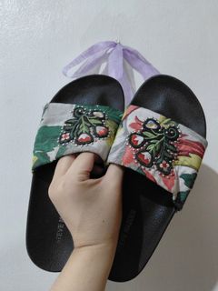 (Category: ) located in . Submitted by wornwardrobe (Listing ID 1443146610, Image 1). Description: .