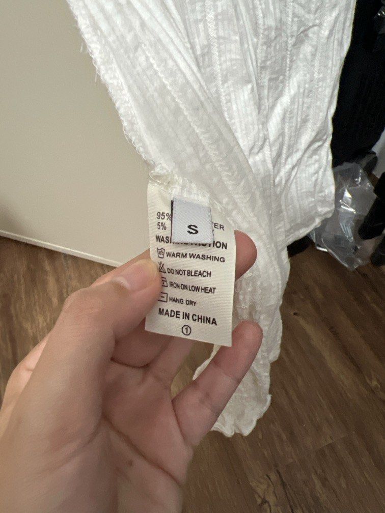 Summer White Off shoulder dress fitted Small (Category: Dresses) located in Magalang. Submitted by imdeng (Listing ID 1443223728, Image 2). Description: Used twice in beach.