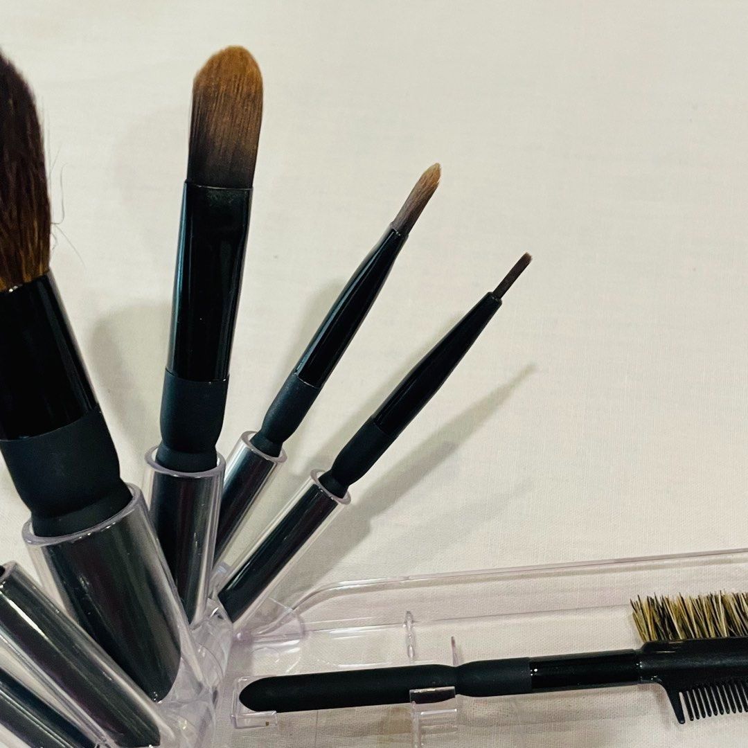 Swatched Only! Authentic Bloom 7 Piece Travel Makeup Brush Set (Category: Makeup) located in Quezon City. Submitted by travelstylelove (Listing ID 1443187563, Image 3). Description: - Bloom 7-piece brush set - Ideal for travel or everyday use - Set includes: powder brush, eye shadow brush, eye blending brush, eye liner brush, lash & brow groomer, sponge tip applicator, and lip brush - Comes in a compact case for easy storage and portability.