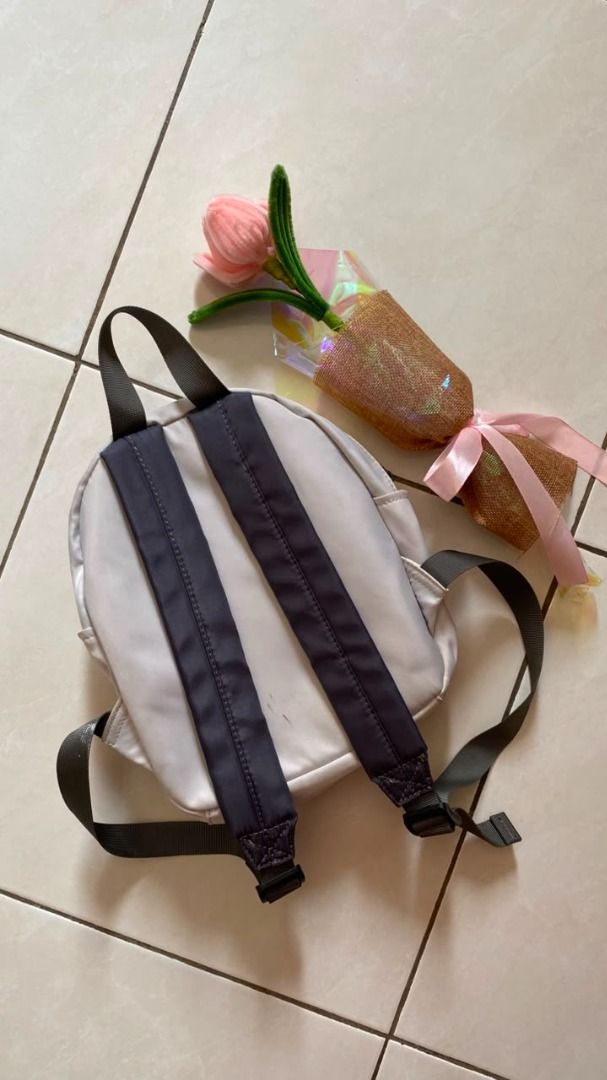 tas kecil miniso (Kategori: Tas & Dompet Wanita) berada di Jakarta Barat. Dikirim oleh trueturtle.78496e (ID iklan 1443168391, Gambar 2). Deskripsi: tas kecil miniso minus noda di depan.