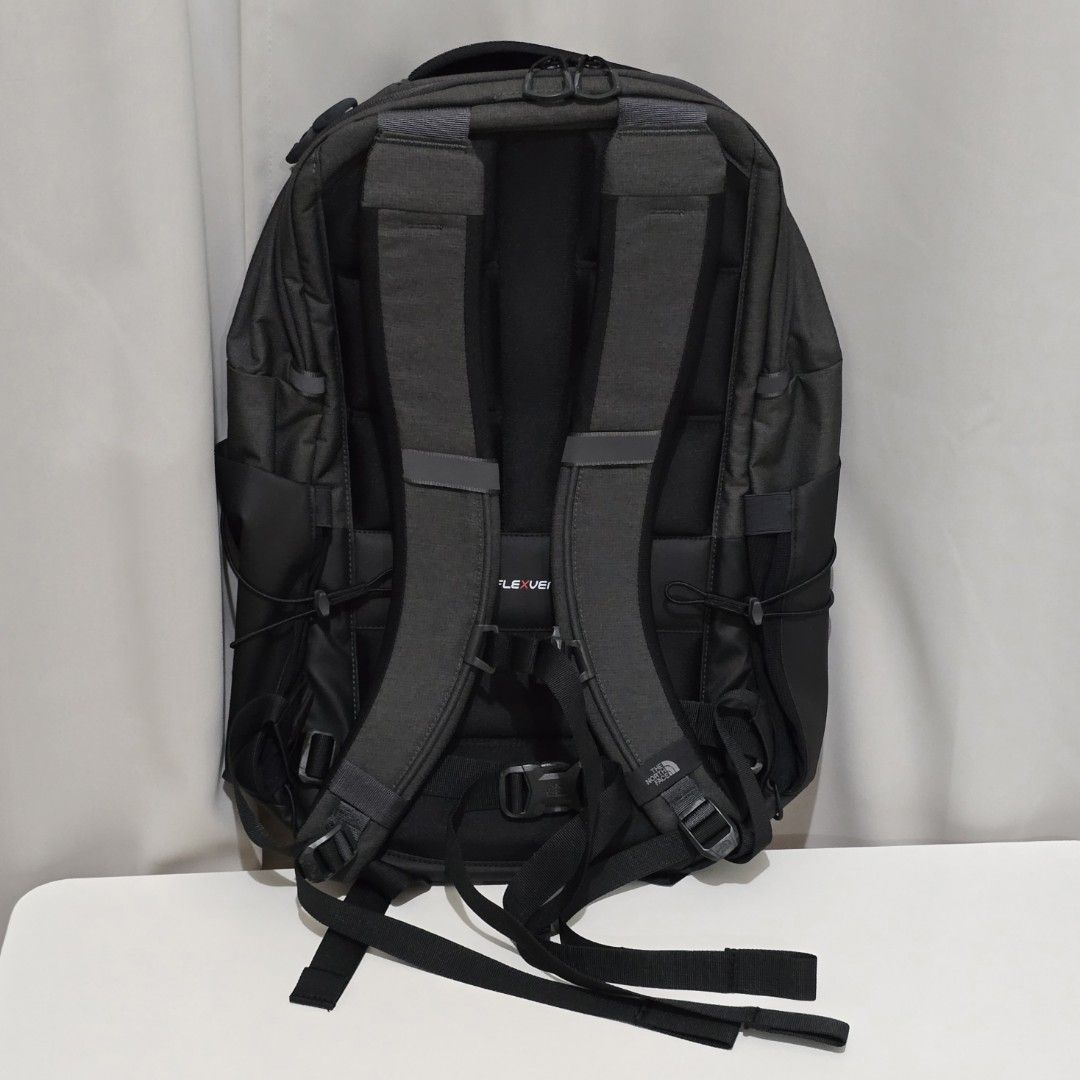 The North Face Borealis 灰色背囊 （分類：背包）位於 Hong Kong。 由 thenameislyon 提交（商品編號 1443193388，圖片 3）。簡介： The North Face - Borealis Backpack 灰色, 全新未剪牌 Grey Color, Brand New https://www.thenorthface.co.uk/en-gb/p/men-211701/borealis-backpack-NF0A52SE?color=4JH。