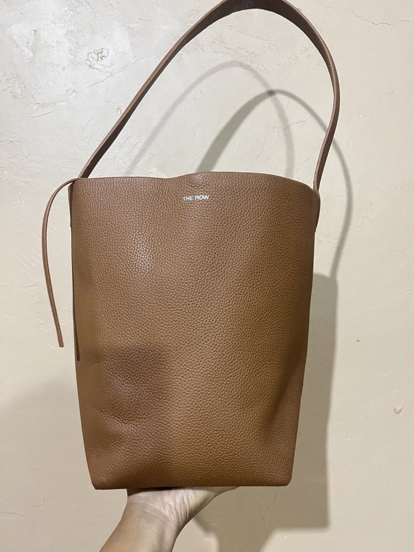 The row Medium bag (Category: Luxury Bags & Wallets) located in Caloocan City. Submitted by yusra3024 (Listing ID 1443140651, Image 2). Description: May small issue lang sa handle may nagcrack tas nilagyan ko ng super glue Nasa last 3 pic ang issue.