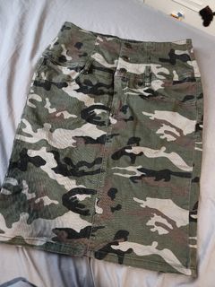 (Category: ) located in . Submitted by iampoorbutistillbuythings (Listing ID 1443232544, Image 1). Description: .