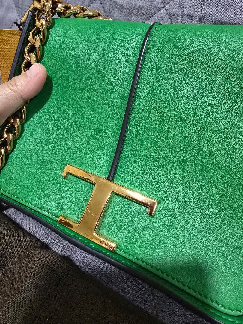 TOD'S Green Leather Chain Shoulder Bag (Category: Luxury Bags & Wallets) located in Pasig City. Submitted by litinpink (Listing ID 1443218396, Image 2). Description: - Brand: TOD'S - Material: Genuine Leather - Color: Green - Strap: Gold Chain Shoulder Strap - Hardware: Iconic 'T' logo - Interior: Zippered pocket - Origin: Made in Italy - Style: Perfect for adding a pop of color to your outfit.