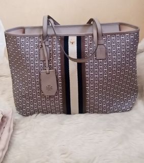 (Category: ) located in . Submitted by wkbrandedpreloved (Listing ID 1443186697, Image 1). Description: .