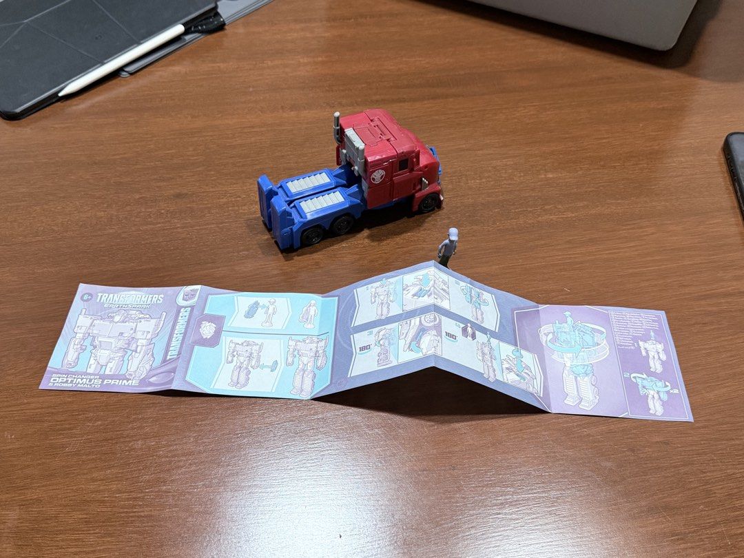 Transformers Earthspark Optimus Prime transforming toy (Category: Action & Battle Toys) located in Malabon City. Submitted by akemihomu (Listing ID 1443257804, Image 3). Description: Comes with the instructions but doesn’t come with the box..