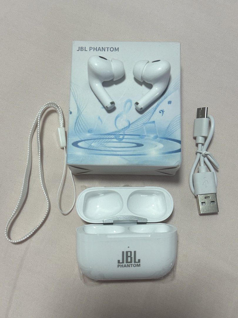 True wireless Bluetooth headset (Category: Earphones) located in Singapore. Submitted by beyondtan540062 (Listing ID 1443213893, Image 1). Description: .