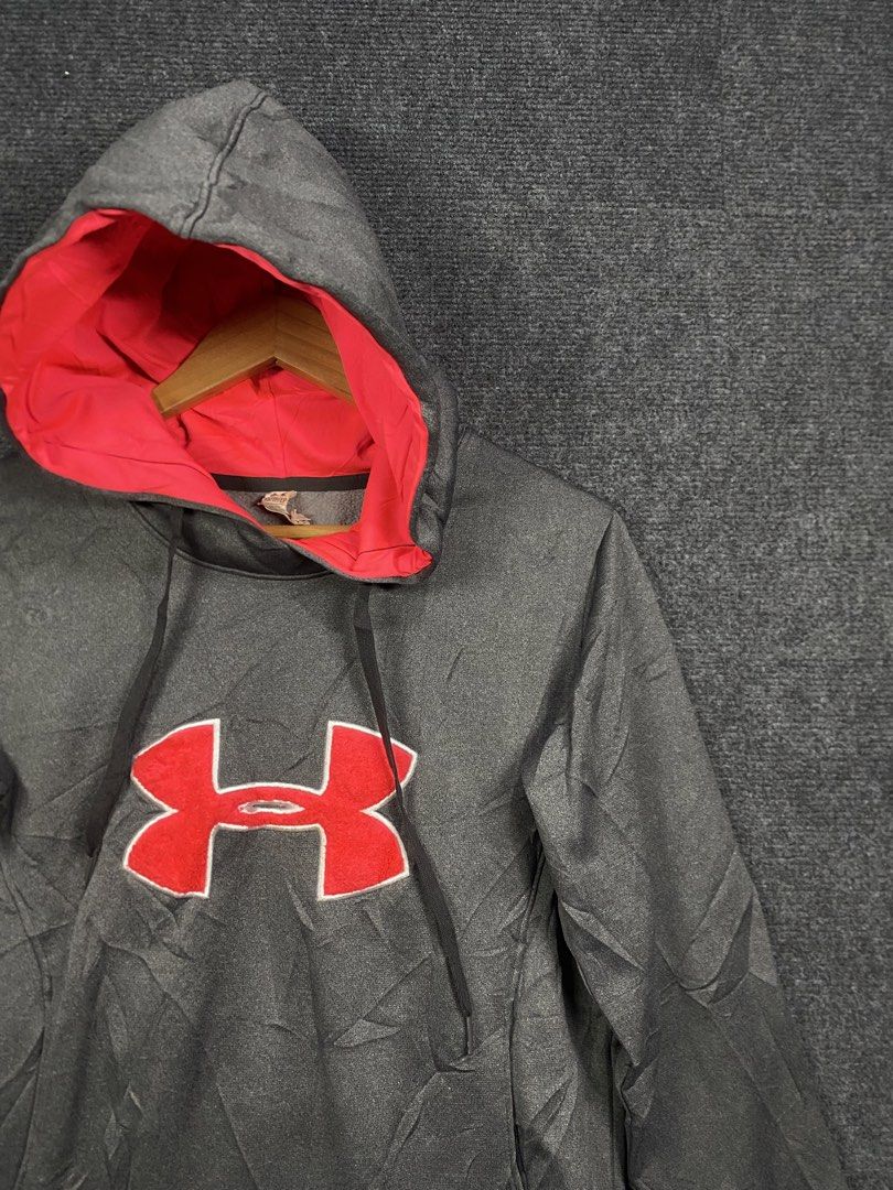Under Armour Grey Hoodie with Red Lining (Category: Hoodies) located in Bolinao. Submitted by frenced28 (Listing ID 1443264834, Image 2). Description: Wide:19 length:24.5 - Grey Under Armour hoodie - Red lining inside the hood - Under Armour logo on the front - Kangaroo pocket - Drawstrings for the hood - Size XS/TP/EP.