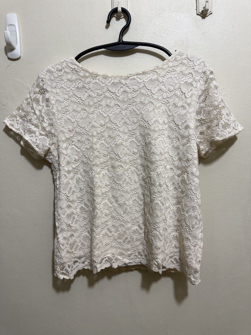 Uniqlo Lace Short Sleeve (Category: Shirts) located in Pasig City. Submitted by cesstoh (Listing ID 1443206397, Image 1). Description: 🩷Pre-loved🩷 Uniqlo lace shirt Small on tag Bust: 32-36in Length: 20in .