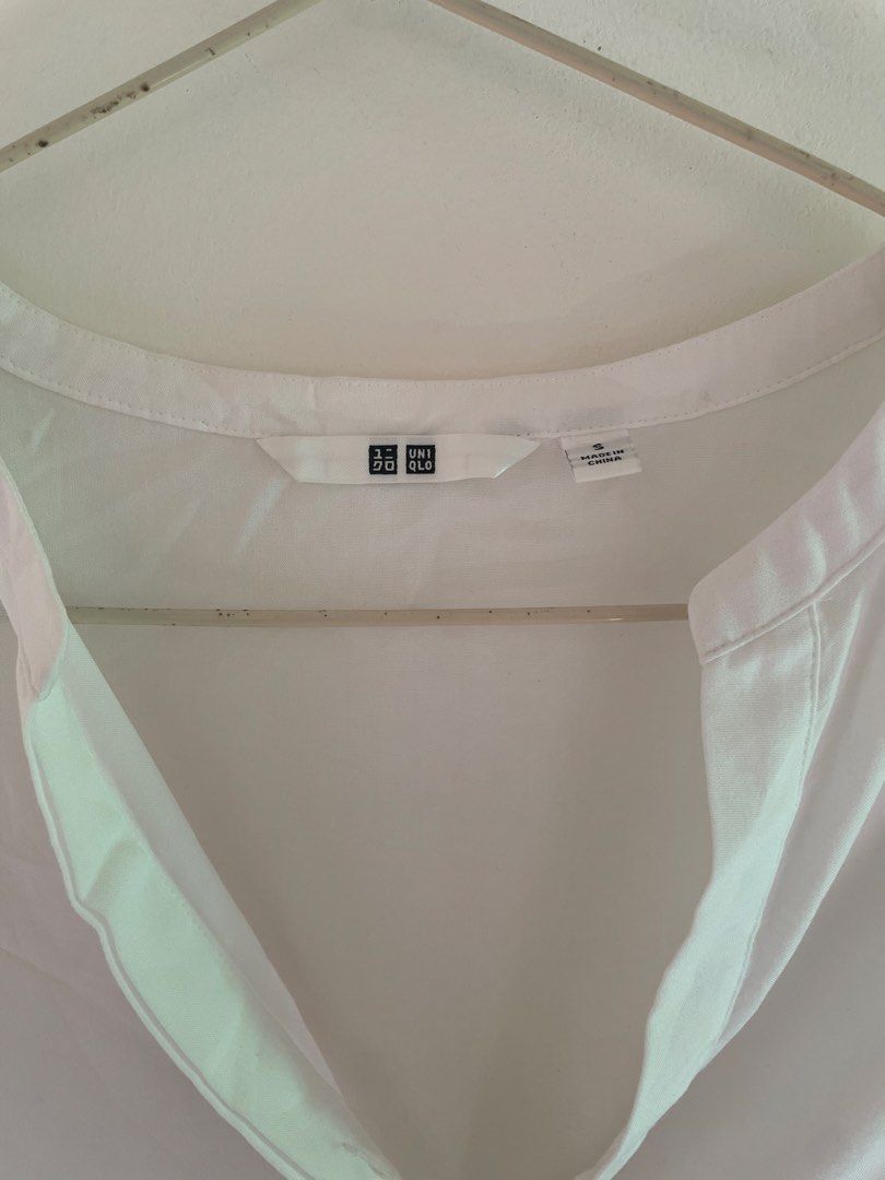 Uniqlo white 3/4 sleeves (Category: Blouses) located in Manolo Fortich. Submitted by pbangot (Listing ID 1443317986, Image 3). Description: Used twice Still in very good condition S-M.