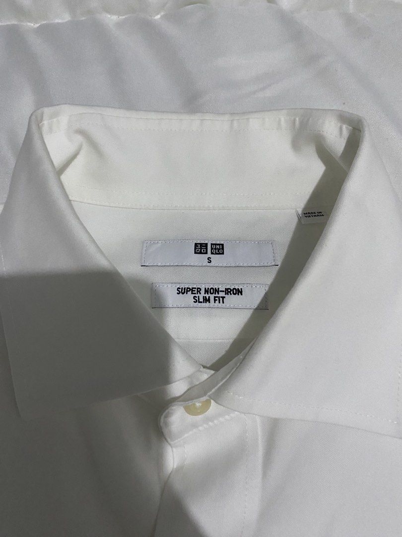 Uniqlo White Polo Longsleeves (Category: Formal Shirts) located in Cavite. Submitted by JandyLou (Listing ID 1443253620, Image 3). Description: Carousell Listings Title: Uniqlo White Polo Longsleeves Size: Small to Medium Mens Slim Fit Condition: Like New gusot lang need plantsa (Color may vary due to lighting) Price: Php 699 Flaws: No Flaws Payment Methods: Payment first via Gcash Delivery Options (shoulder by buyer): Lalamove, Lbc or J&T delive