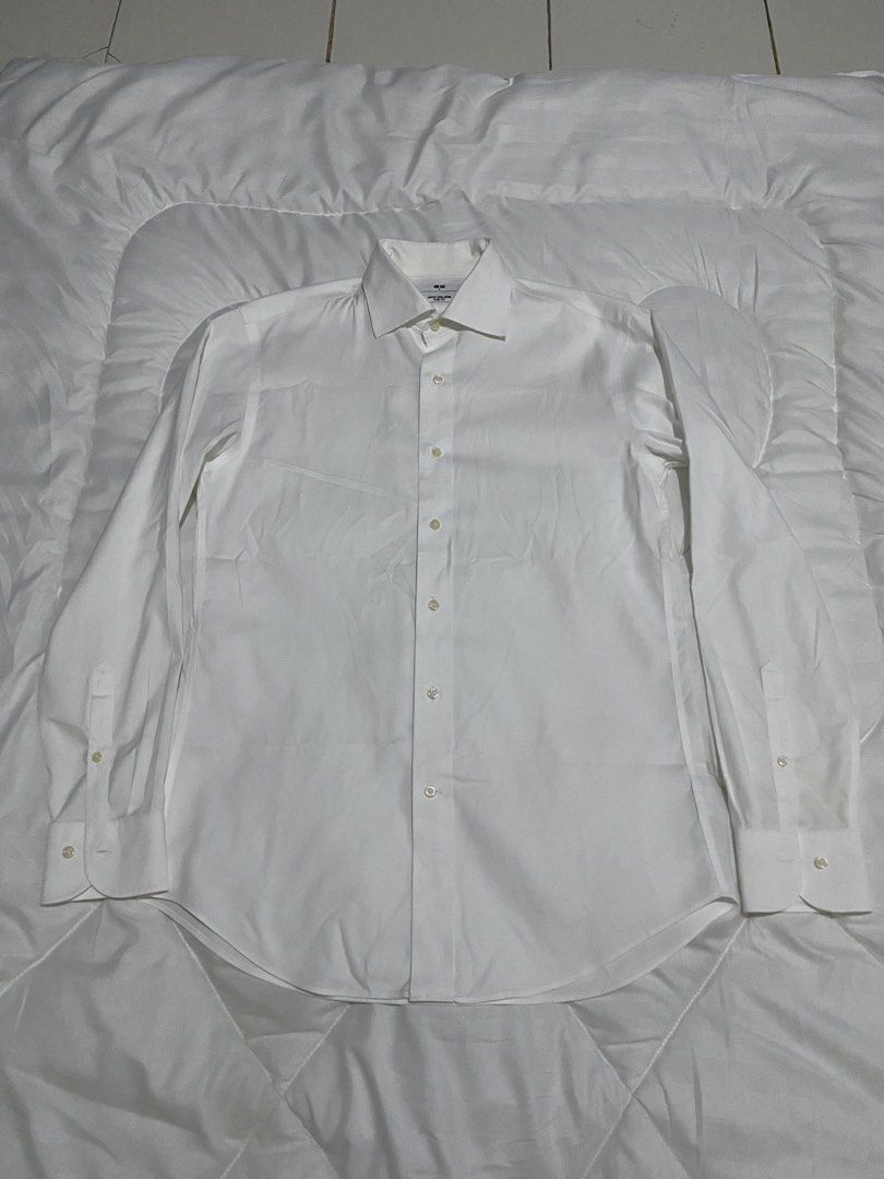 Uniqlo White Polo Longsleeves (Category: Formal Shirts) located in Cavite. Submitted by JandyLou (Listing ID 1443253620, Image 1). Description: Carousell Listings Title: Uniqlo White Polo Longsleeves Size: Small to Medium Mens Slim Fit Condition: Like New gusot lang need plantsa (Color may vary due to lighting) Price: Php 699 Flaws: No Flaws Payment Methods: Payment first via Gcash Delivery Options (shoulder by buyer): Lalamove, Lbc or J&T delive