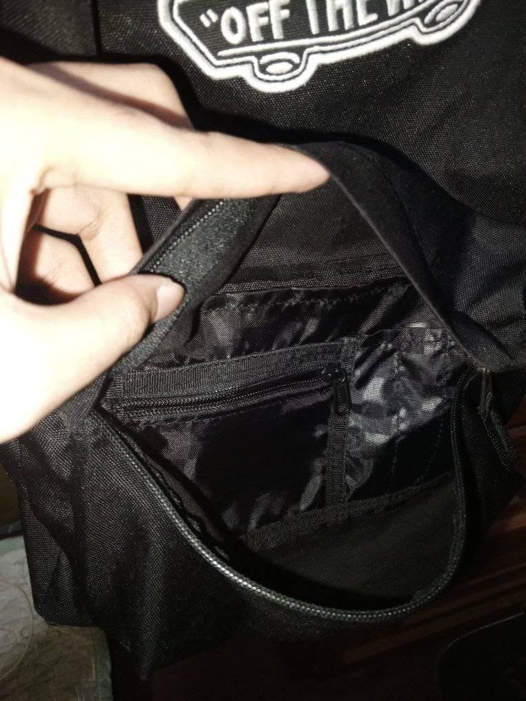 Vans Old Skool Classic Backpack (Category: Backpacks) located in Cebu City. Submitted by krispy_jamz (Listing ID 1443142927, Image 2). Description: Vans backpack Authentic Color rate 9/10.