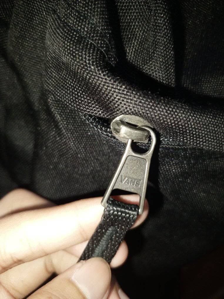 Vans Old Skool Classic Backpack (Category: Backpacks) located in Cebu City. Submitted by krispy_jamz (Listing ID 1443142927, Image 3). Description: Vans backpack Authentic Color rate 9/10.