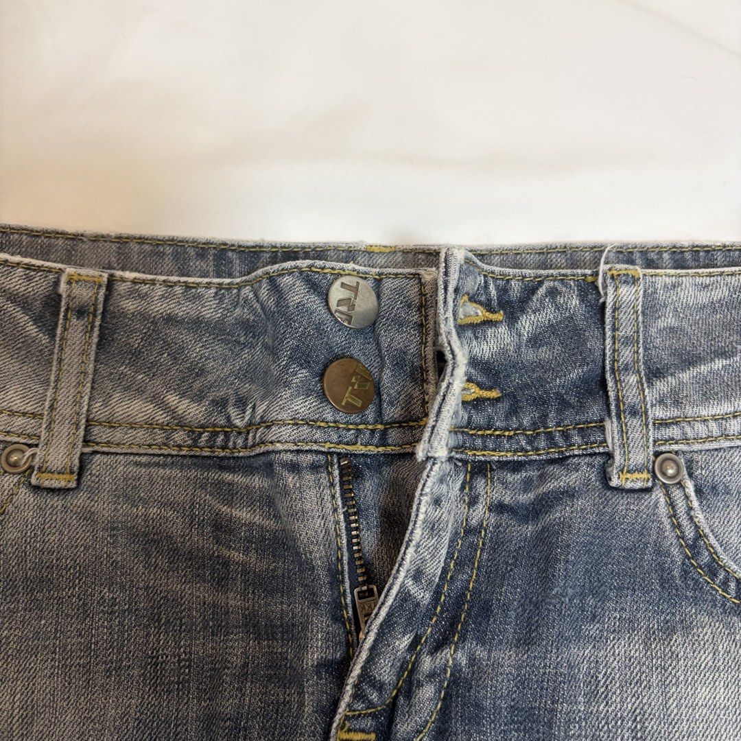 Vintage Zara Mini Skirt (Category: Skirts) located in Quezon City. Submitted by morespace555 (Listing ID 1443180301, Image 3). Description: .