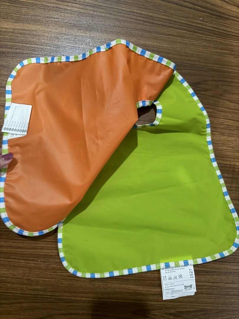 Waterproof Bibs (Category: Weaning & Toddler Feeding) located in Quezon City. Submitted by steph_hgo (Listing ID 1443196694, Image 3). Description: Take all for 900 3 pieces (all brand new) Waterproof, washable. .