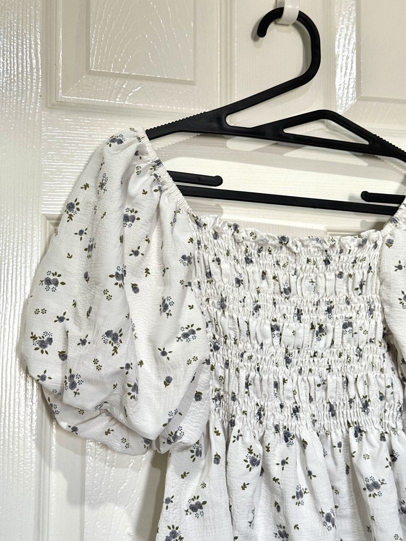 White Floral Smocked Puff Sleeve Top (Category: Blouses) located in Mandaluyong City. Submitted by busybugzy (Listing ID 1443283887, Image 3). Description: - Cute white top - Floral print - Smocked bodice - Puff sleeves - Fits medium to semi large size.