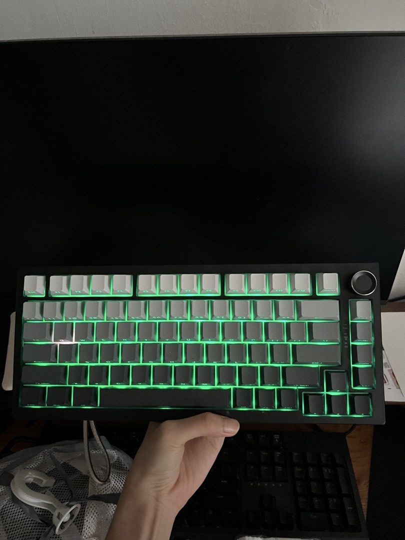 Wireless Mechanical Keyboard with RGB Lighting479511592243056642