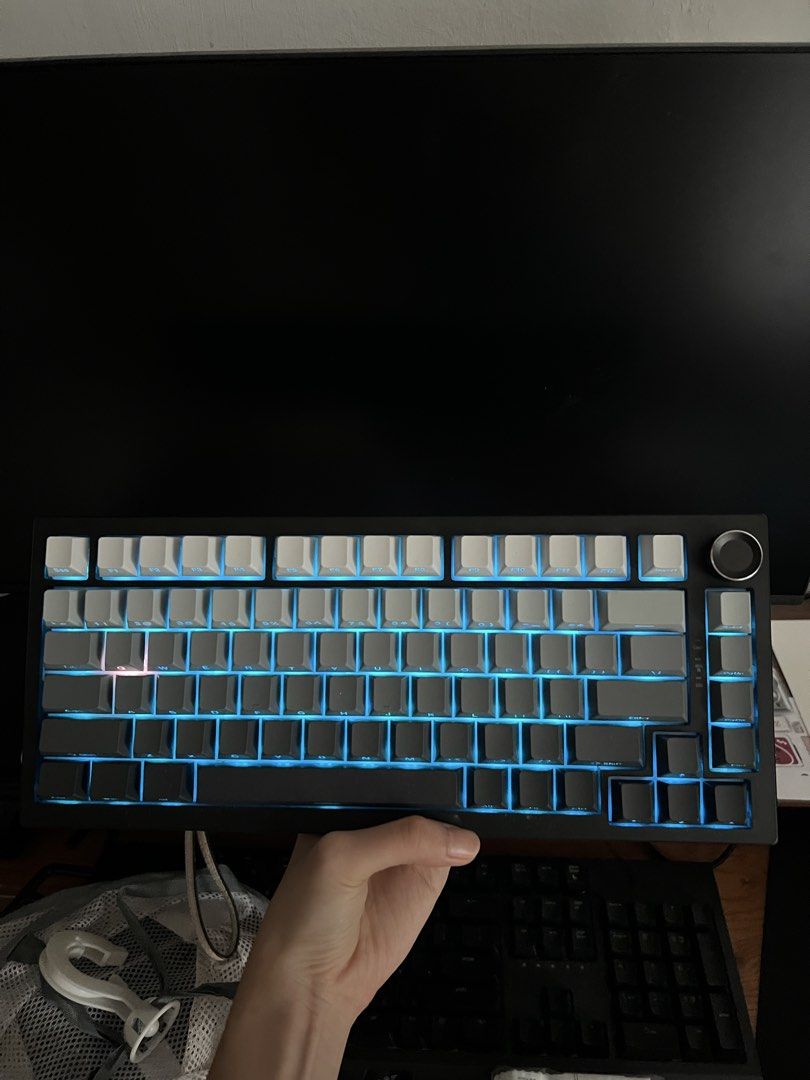 Wireless Mechanical Keyboard with RGB Lighting479511592243056641