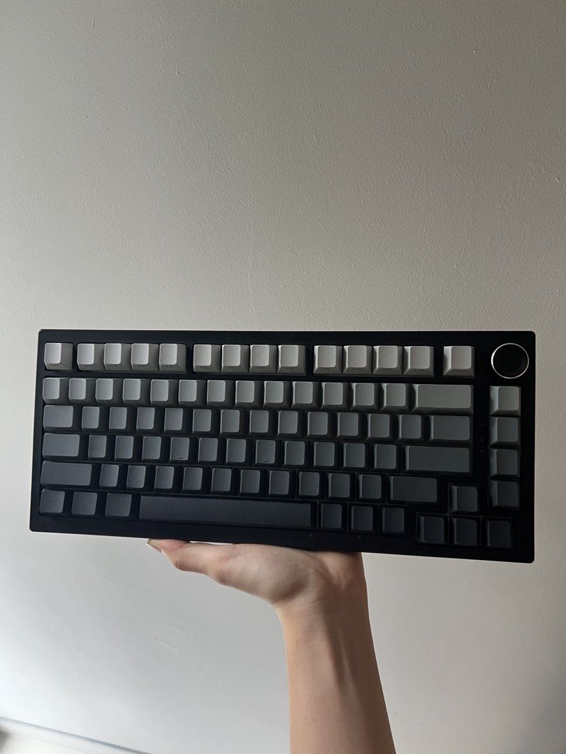 Wireless Mechanical Keyboard with RGB Lighting479511592243056643