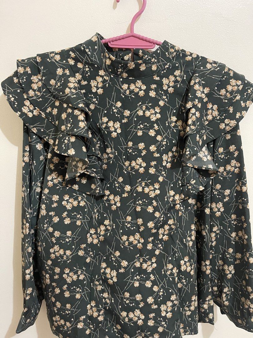 Yours Clothing Floral Ruffle Blouse (Category: Blouses) located in San Jacinto. Submitted by lovedbylou.ph (Listing ID 1443169813, Image 2). Description: •fits medium frames •office siren vibes.
