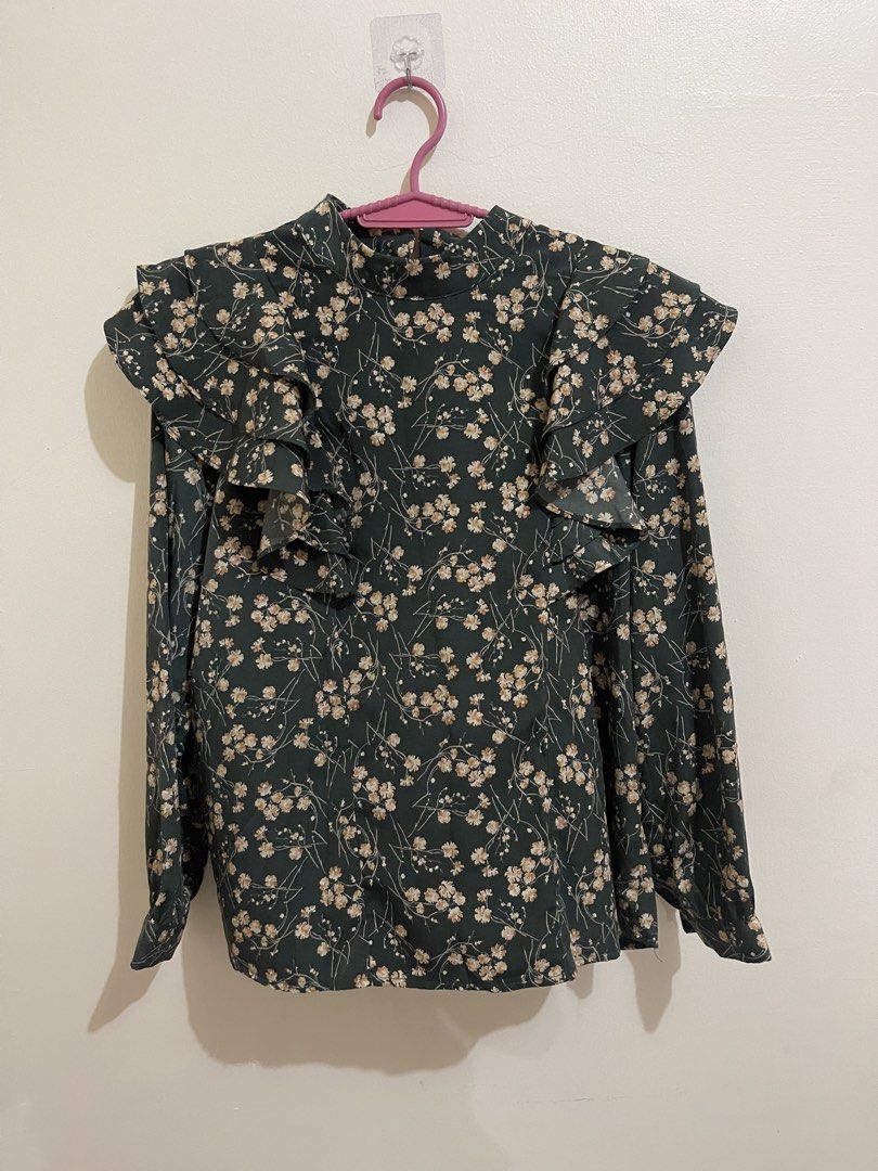Yours Clothing Floral Ruffle Blouse (Category: Blouses) located in San Jacinto. Submitted by lovedbylou.ph (Listing ID 1443169813, Image 1). Description: •fits medium frames •office siren vibes.