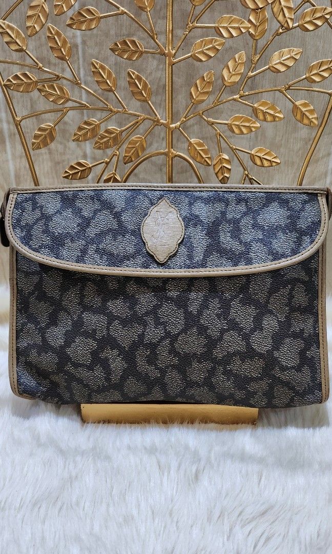 YSL authentic preloved (Category: Clutches) located in Cavite. Submitted by geturs (Listing ID 1443234901, Image 1). Description: .