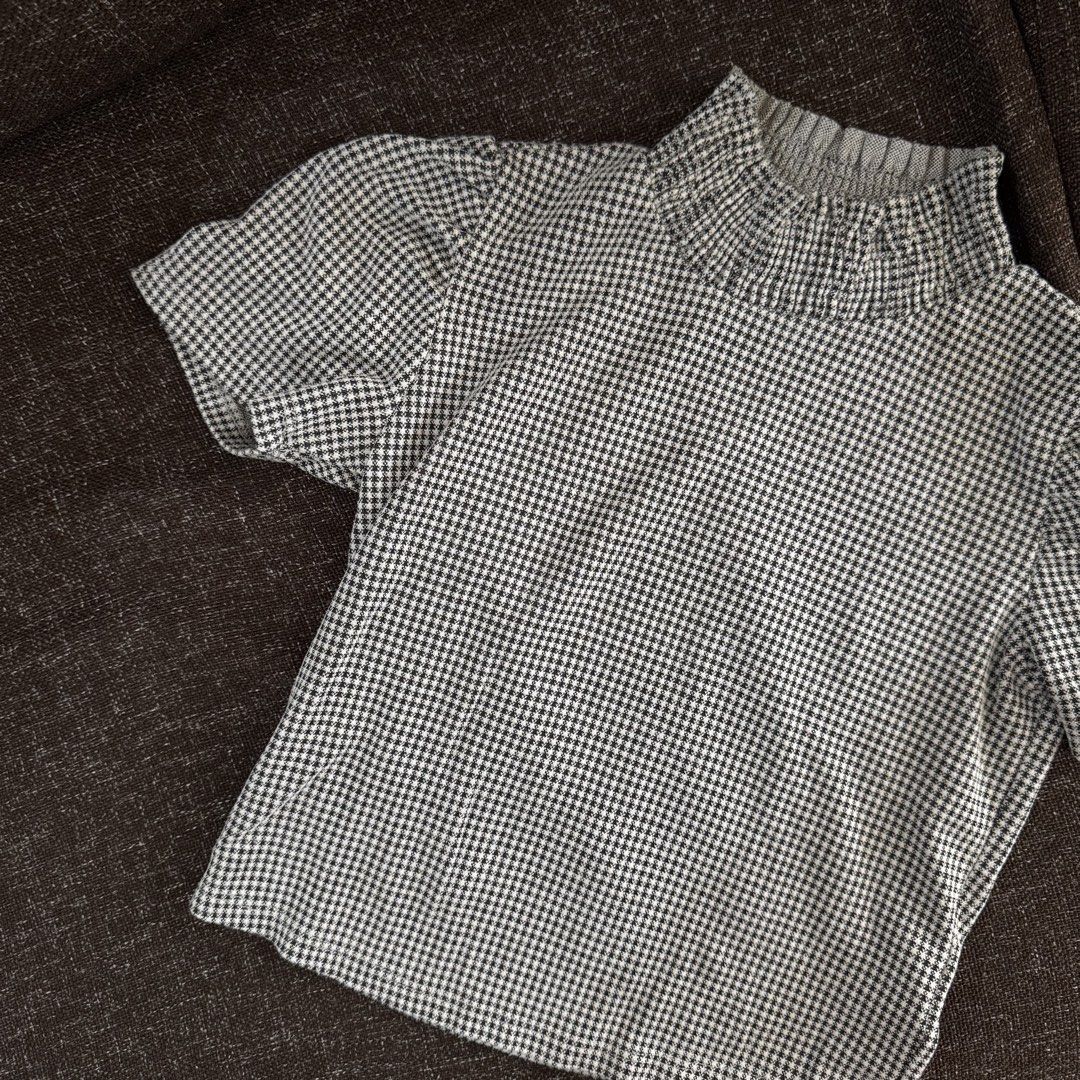 ZARA Black and White Cropped Turtleneck (Category: Others Tops) located in Bulacan. Submitted by ichikuh (Listing ID 1443183953, Image 2). Description: DECLUTTERING MY THINGS AGAAAAIN -;💗[kindly read ] - size: xs-small - no flaw - looks brand new coz i barely used it 1: Payment Method - gc & maya 2: Shipping Method - J&T & lalamove 3: For Buyers - no cancellation - no return, exchange, or refund - shipping will be shoulder note; price is negotia