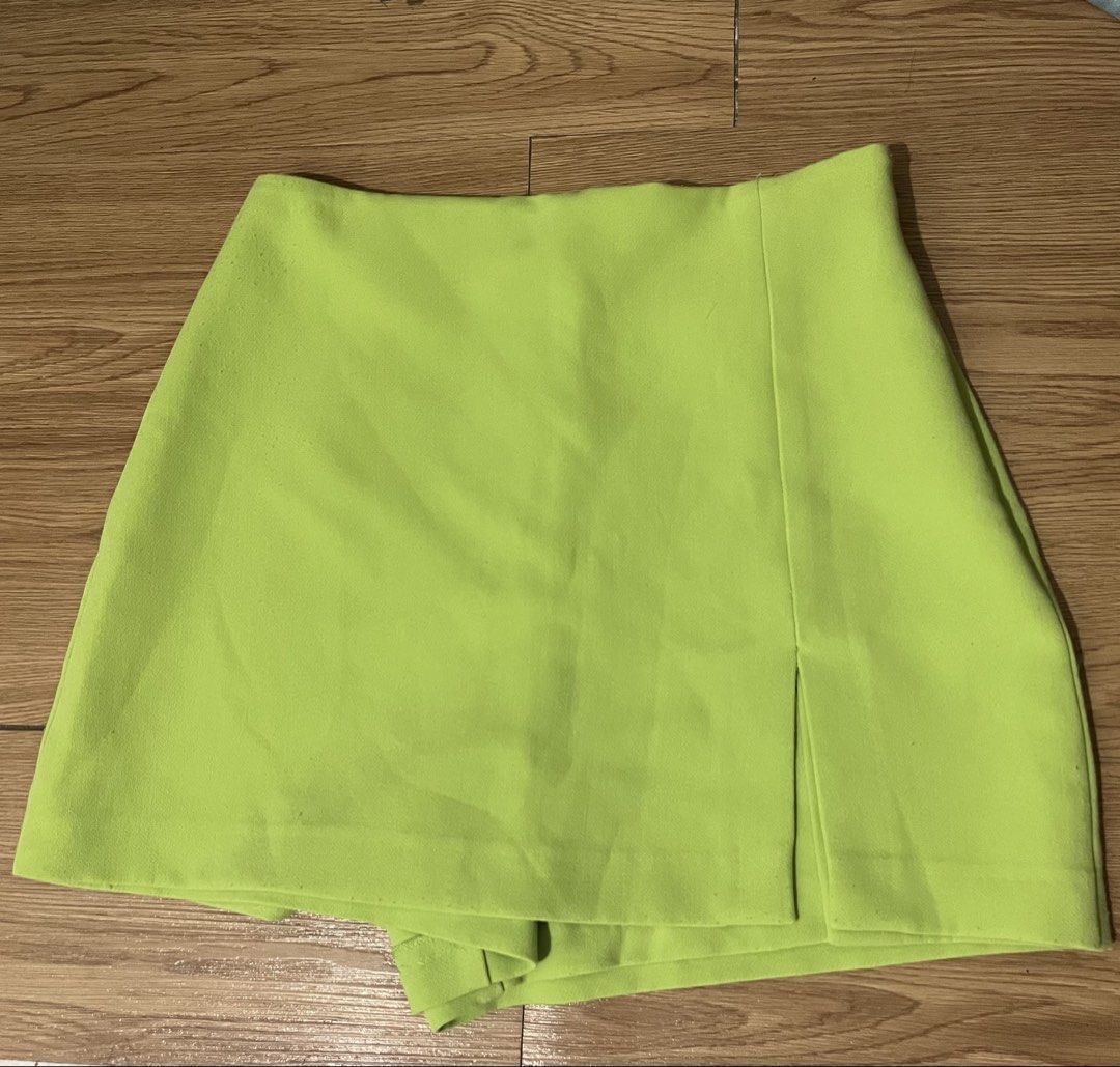 ZARA SKORT (Category: Skirts) located in Paranaque City. Submitted by rewearstudio (Listing ID 1443210070, Image 2). Description: ZARA SKORT ⟡Fits XS to Small ⟡ Like New ⟡ Rfs: decluttering ⟡ Same day delivery / GGX / JNT # zara skort skirt mini skort skirt 📍Parañaque .