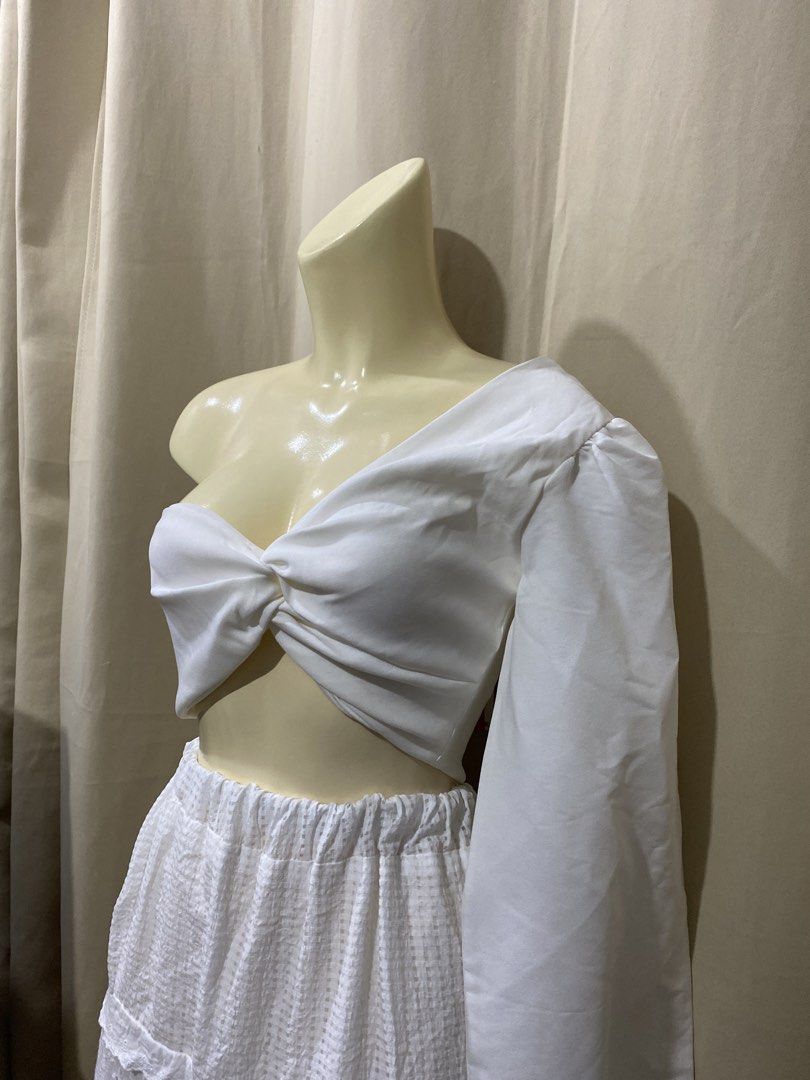 Zara White One Sided Top (Category: Blouses) located in Pozorrubio. Submitted by _firstdateboutique (Listing ID 1443244855, Image 3). Description: .