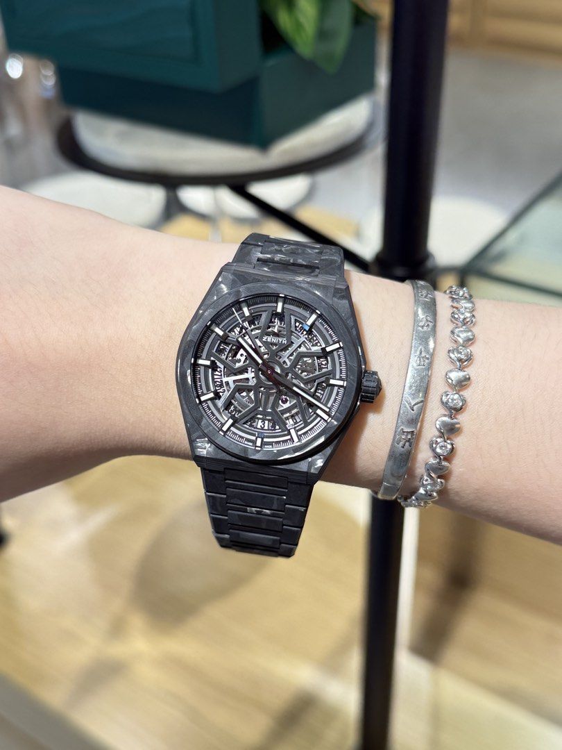 Zenith Defy Classic Carbon, 名牌, 手錶 - Carousell