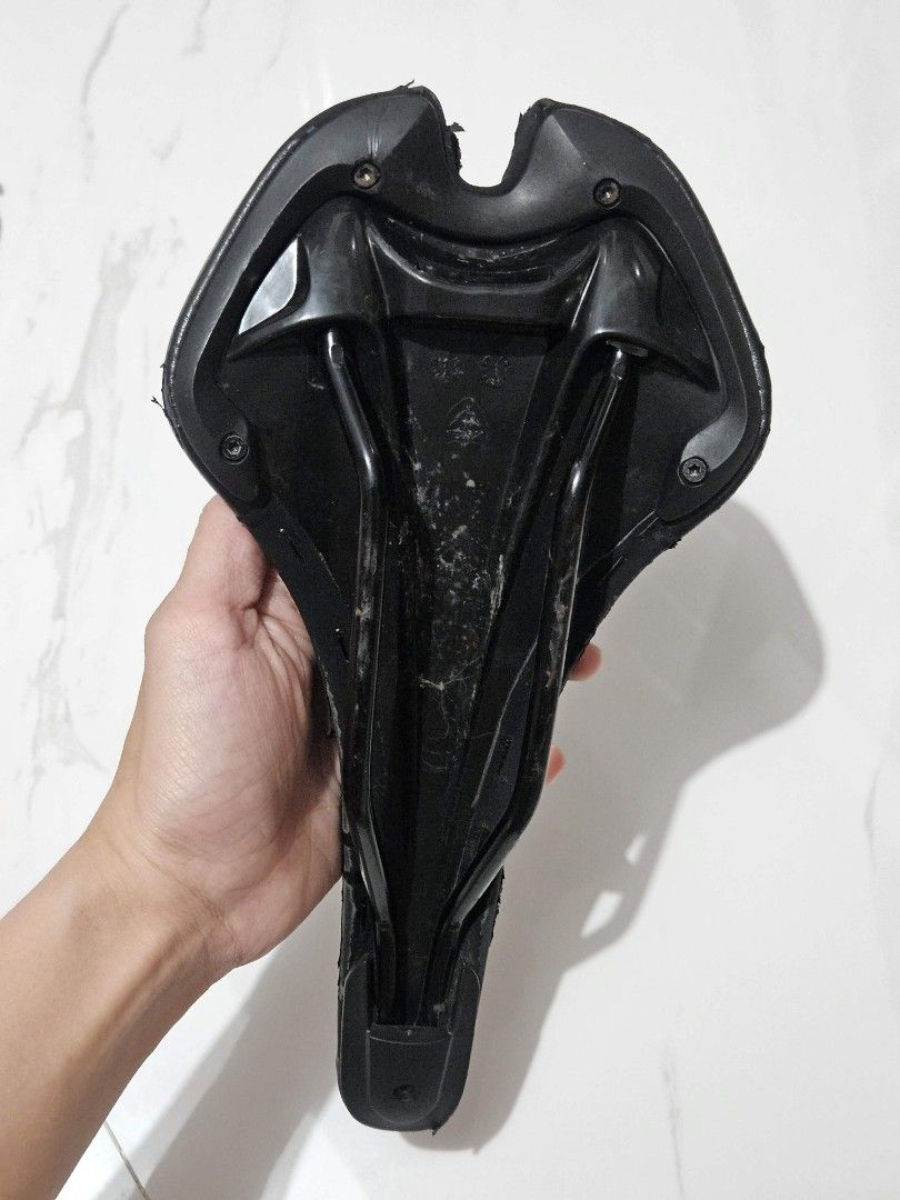 ZEUS Bicycle Saddle Black (Category: Bicycles) located in General Trias. Submitted by philarpat (Listing ID 1443296606, Image 2). Description: HONEST ISSUES: TANGGAL NA IBANG BALAT, MADUME LANG WALANG KALAWANG RFS: PALIT BAGO LOC: GENTRI.