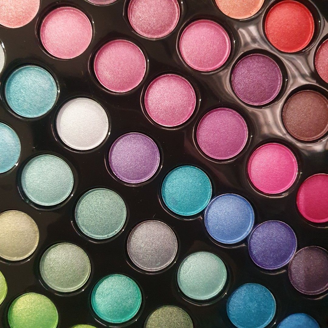 88 Color Eyeshadow Palette Makeup Set (Category: Makeup) located in San Juan City. Submitted by mybeautybasket (Listing ID 1443401333, Image 2). Description: - Huge 88-color eyeshadow palette - Features shimmer finishes - Comes with a built-in mirror - Ideal for makeup artists and makeup enthusiasts - Endless possibilities for creating diverse looks **upon purchase, test product on a small patch of skin before using .